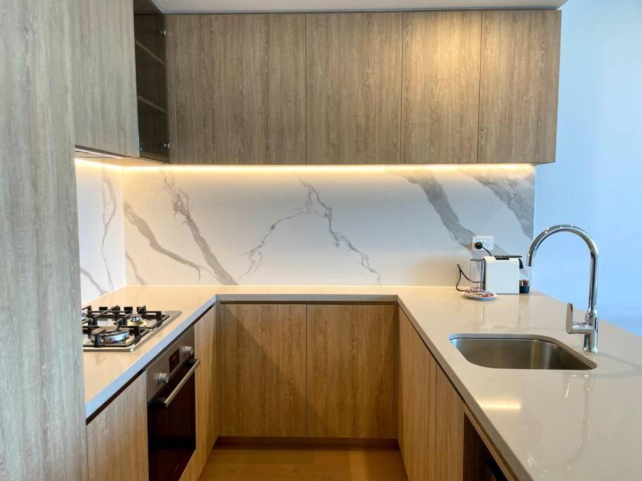 Stunning Oceanview 2Br In The Heart Of Broadbeach 44F Apartment Gold Coast Exterior photo